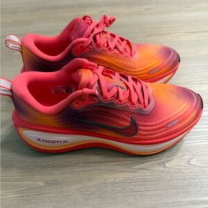NWOT Nike vomero 18 women’s running shoes: size 7.5